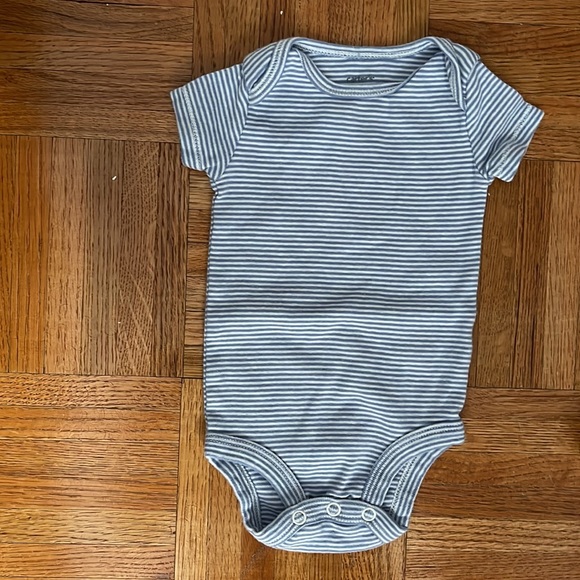 3 one piece onesies 0-3 months Circo & carters - Picture 2 of 7